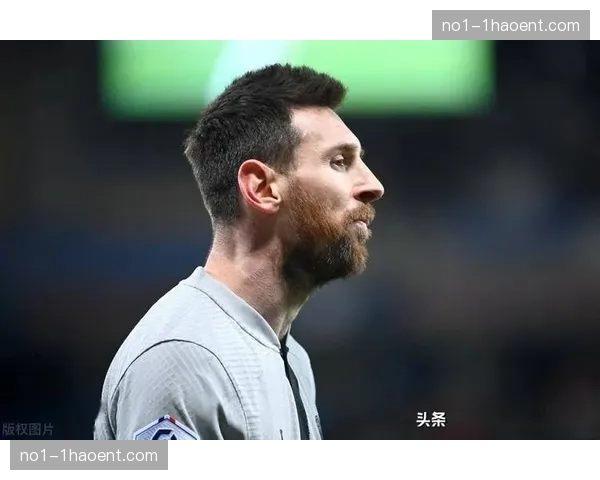 斯图加特前锋约万诺维奇后背受伤 自一月份长期缺席比赛